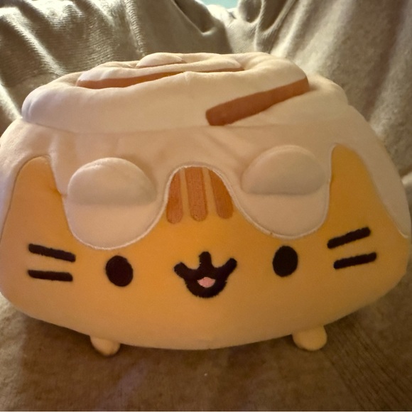 Pusheen Other - Cinnamon Roll Pusheen Plushie